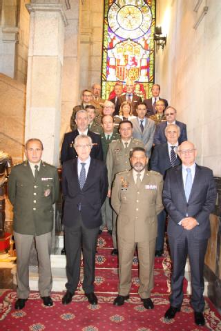 Encuentro entre miembros de la jurisdicción ordinaria y la jurisdicción militar en A Coruña